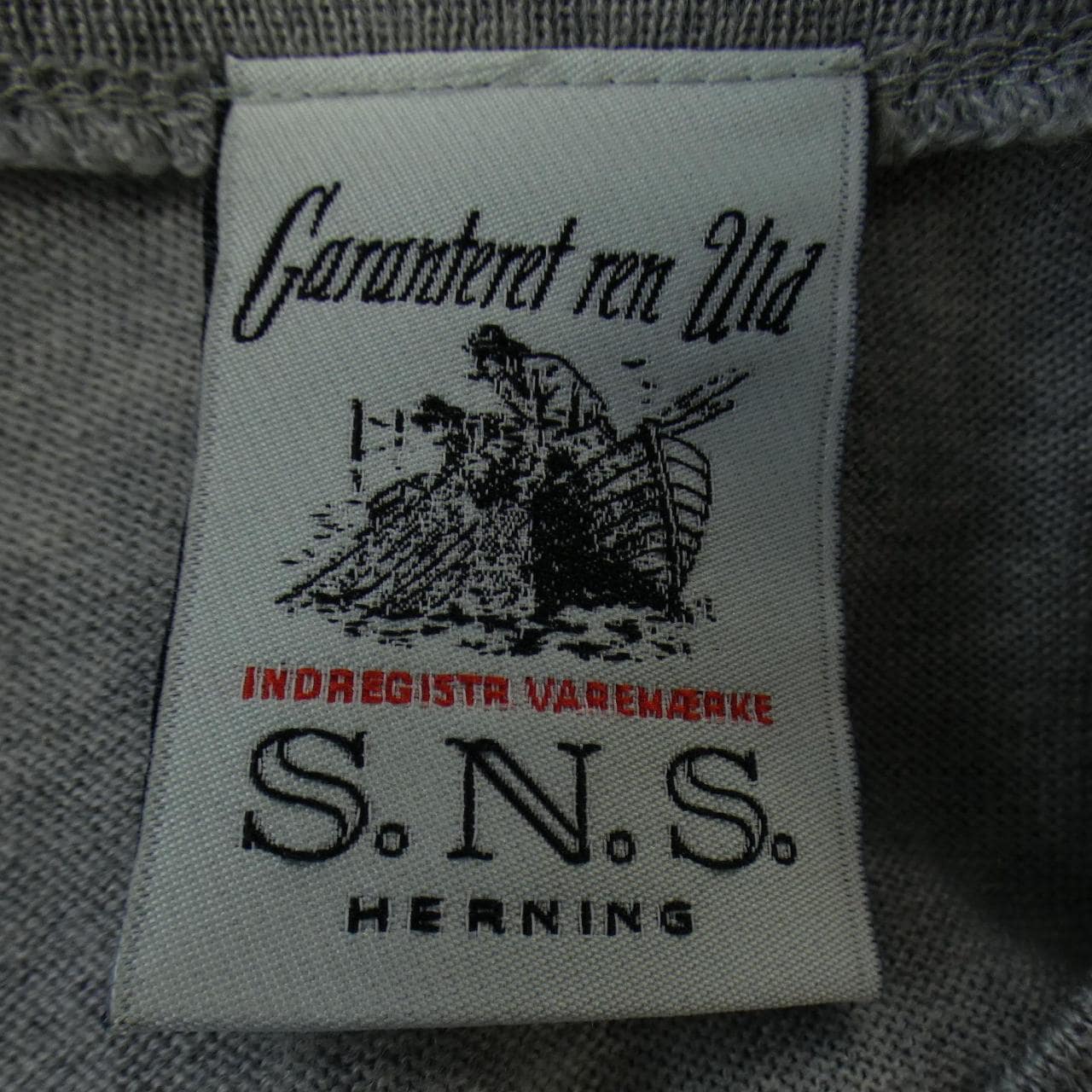 エスエヌエスハーニング S.N.S.HERNING ニット