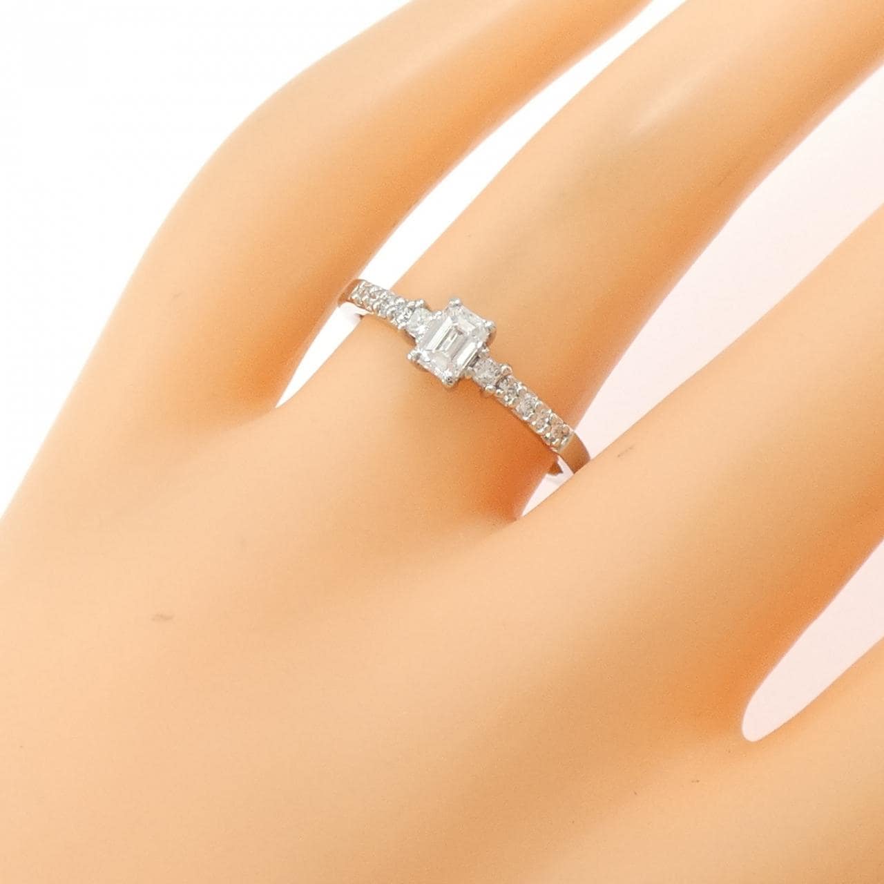 PT950 ダイヤモンド リング 0.300CT D SI1 エメラルドカット