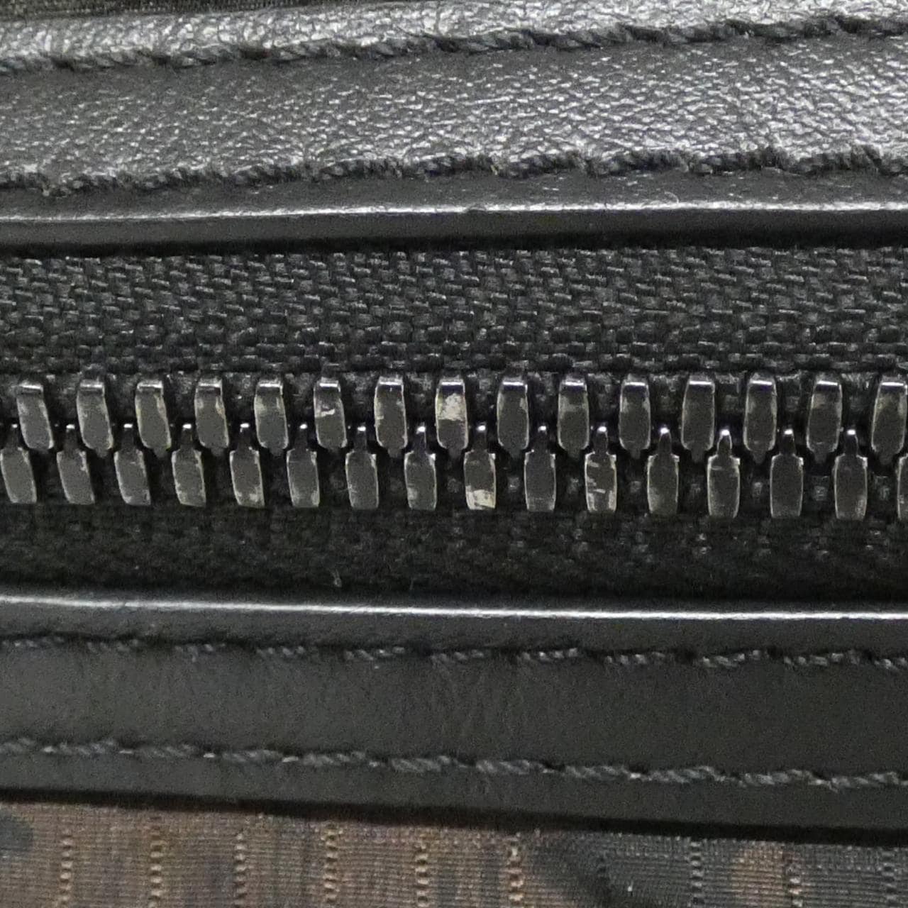 ルイヴィトン モノグラム カモフラージュ ソフトトランク M56428 ショルダーバッグ