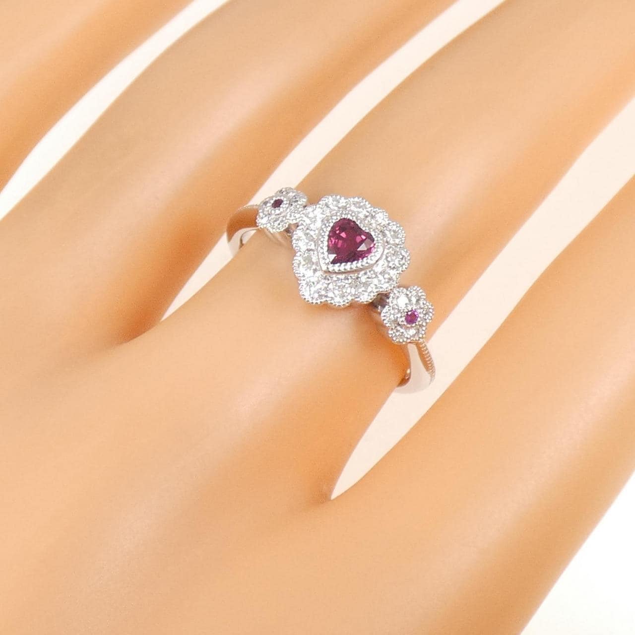 PT900 ハート ルビー リング 0.23CT