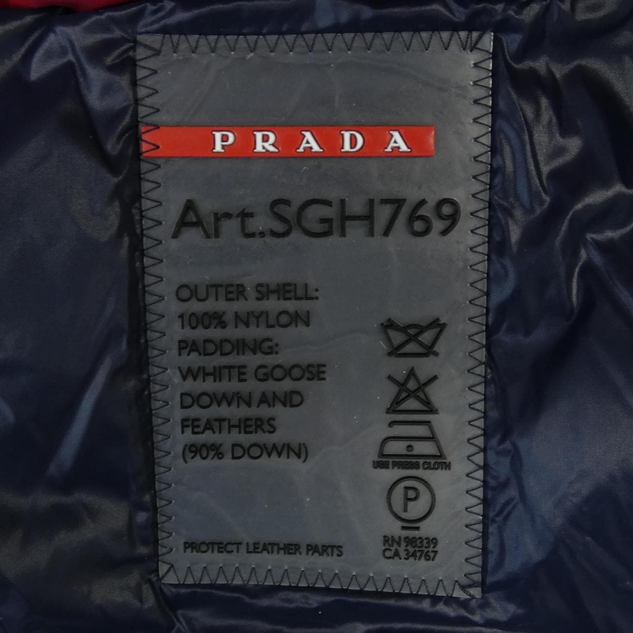 プラダ PRADA SGH769 R142 AR0 ダウンジャケット