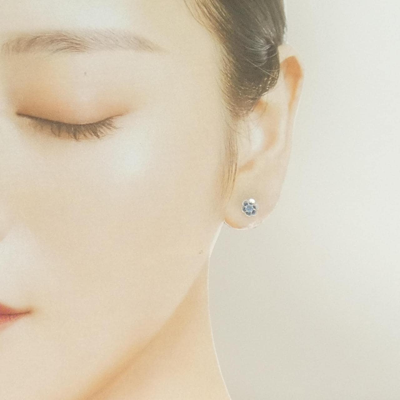 K18WG フラワー アクアマリン ピアス 0.20CT