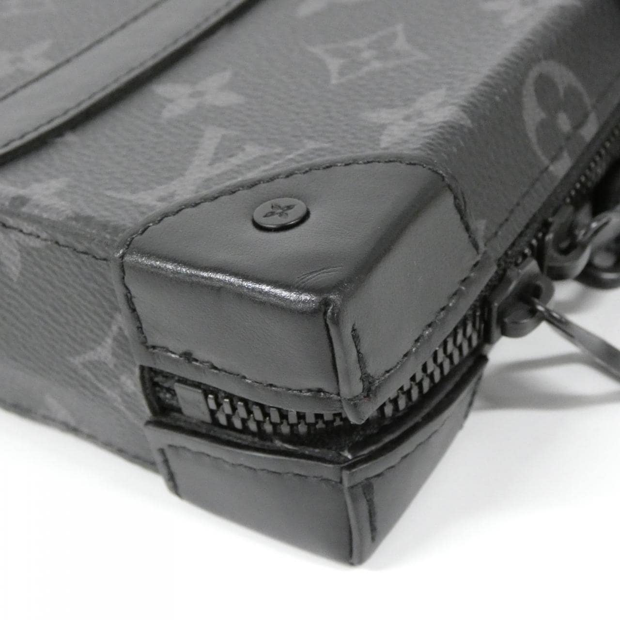 ルイヴィトン モノグラム エクリプス ソフトトランク ウォレット M69838 ショルダーバッグ