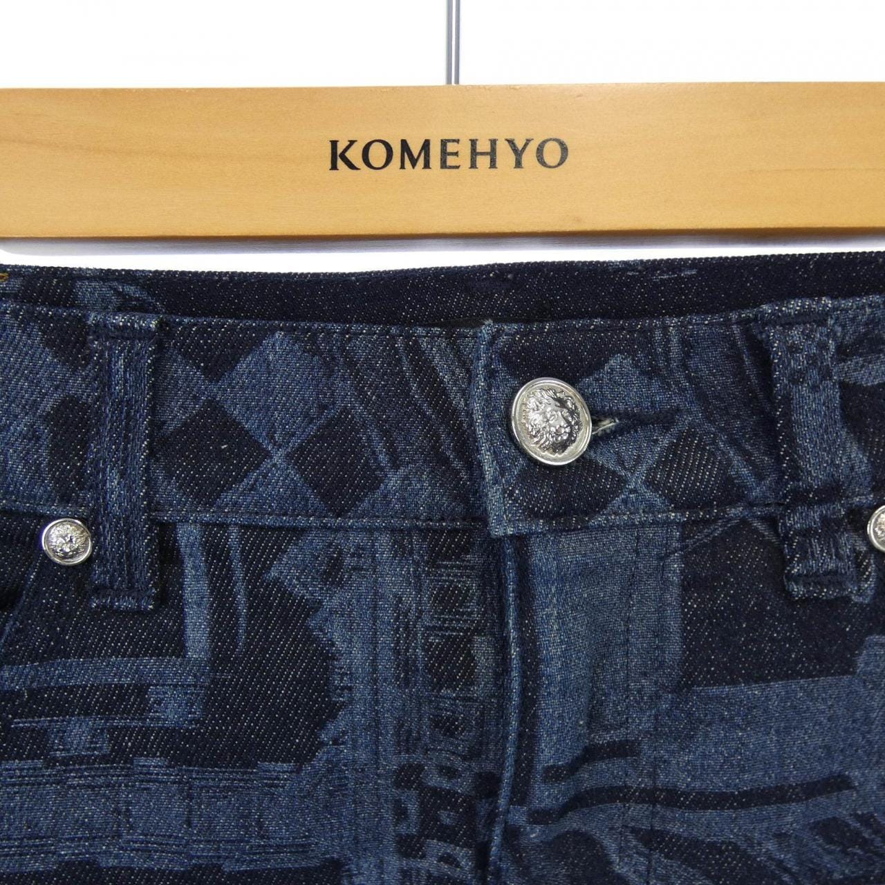 ヴェルサス VERSUS スカート