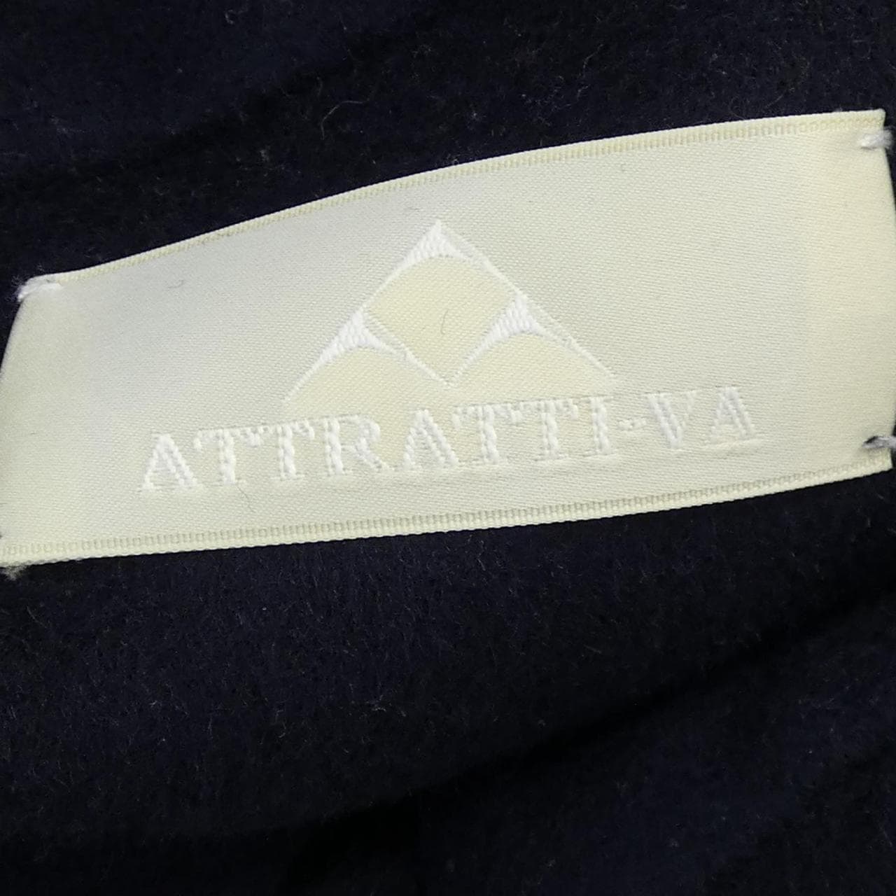ATTRATTI-VA コート