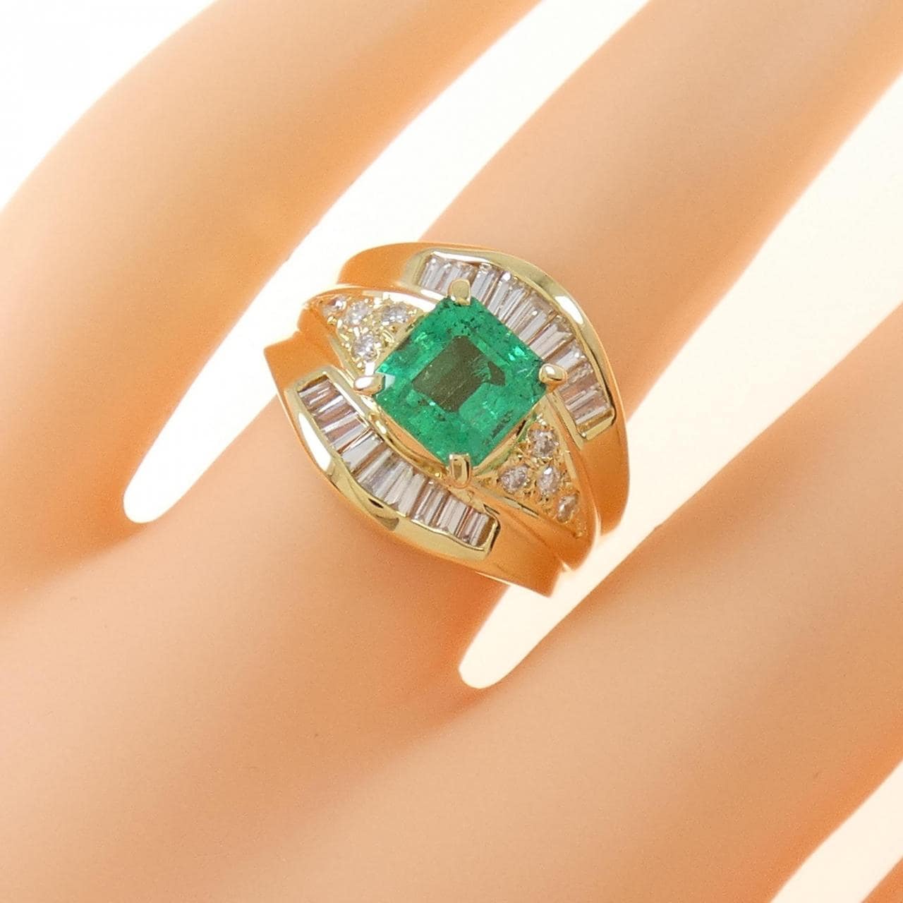 K18YG emerald ring 1.23CT