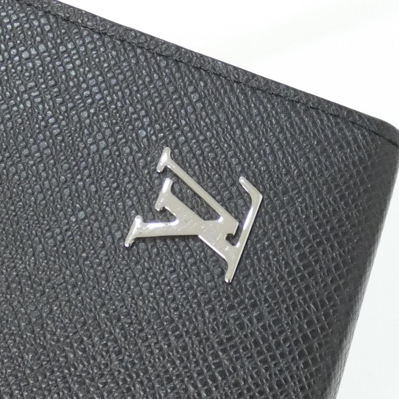 ルイヴィトン タイガ ポシェット ヴォワヤージュ M30450 バッグ