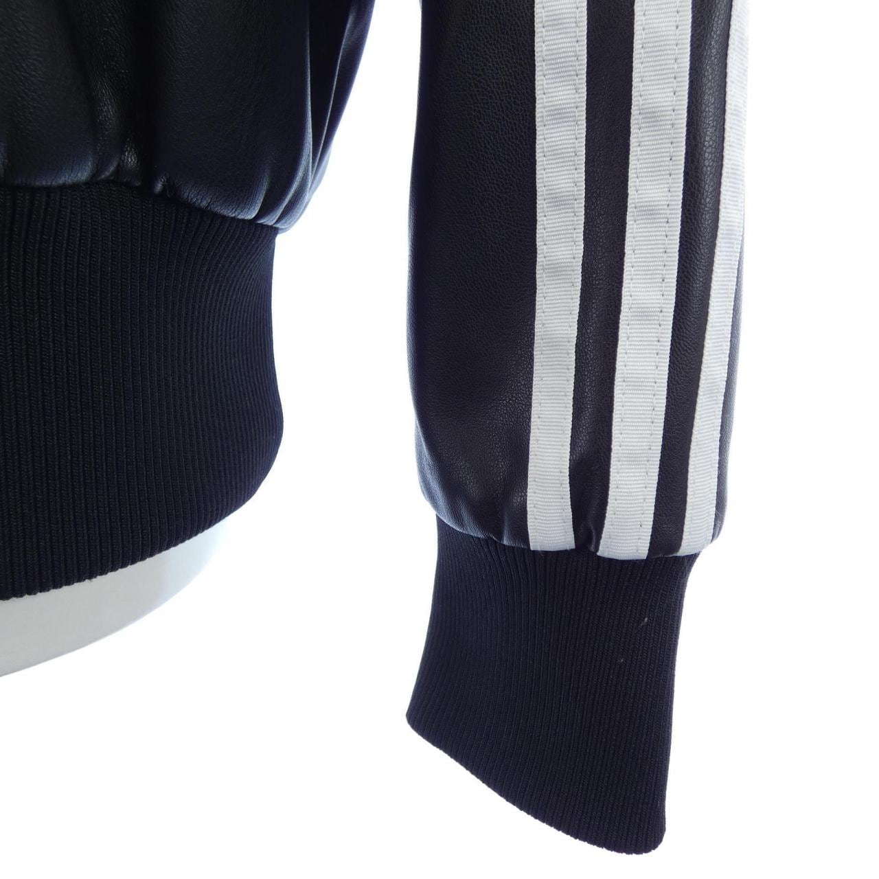 アディダス ADIDAS IZ4033 ジャケット