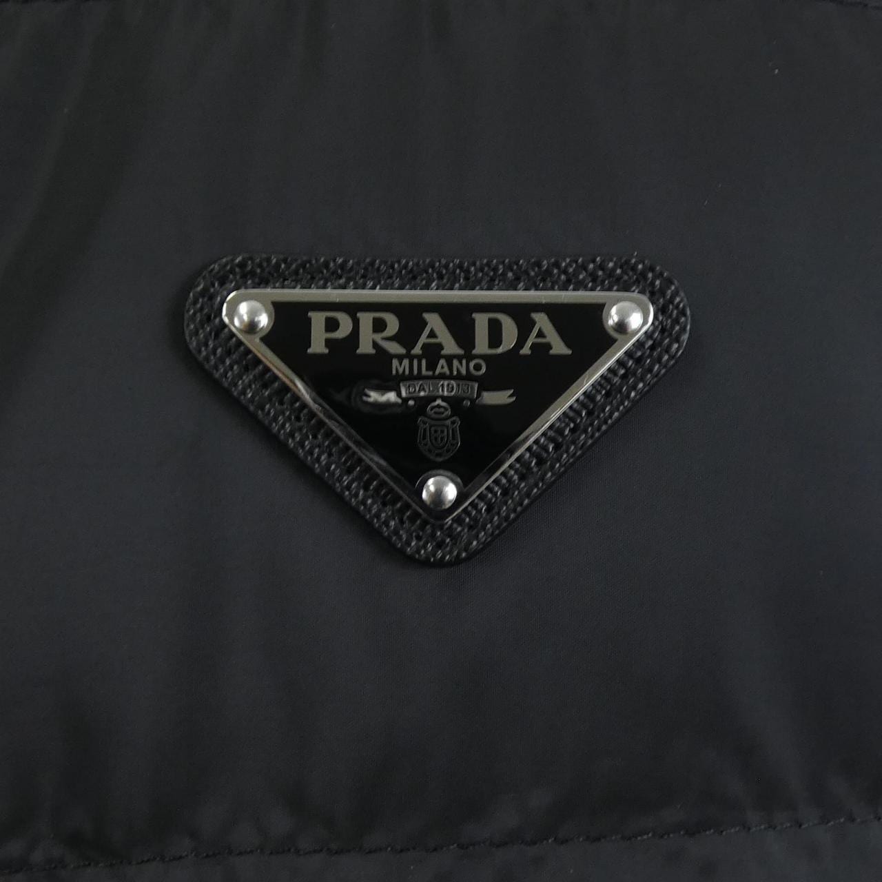 プラダ PRADA トライアングルロゴ SGH069 R232 106O ダウンベスト