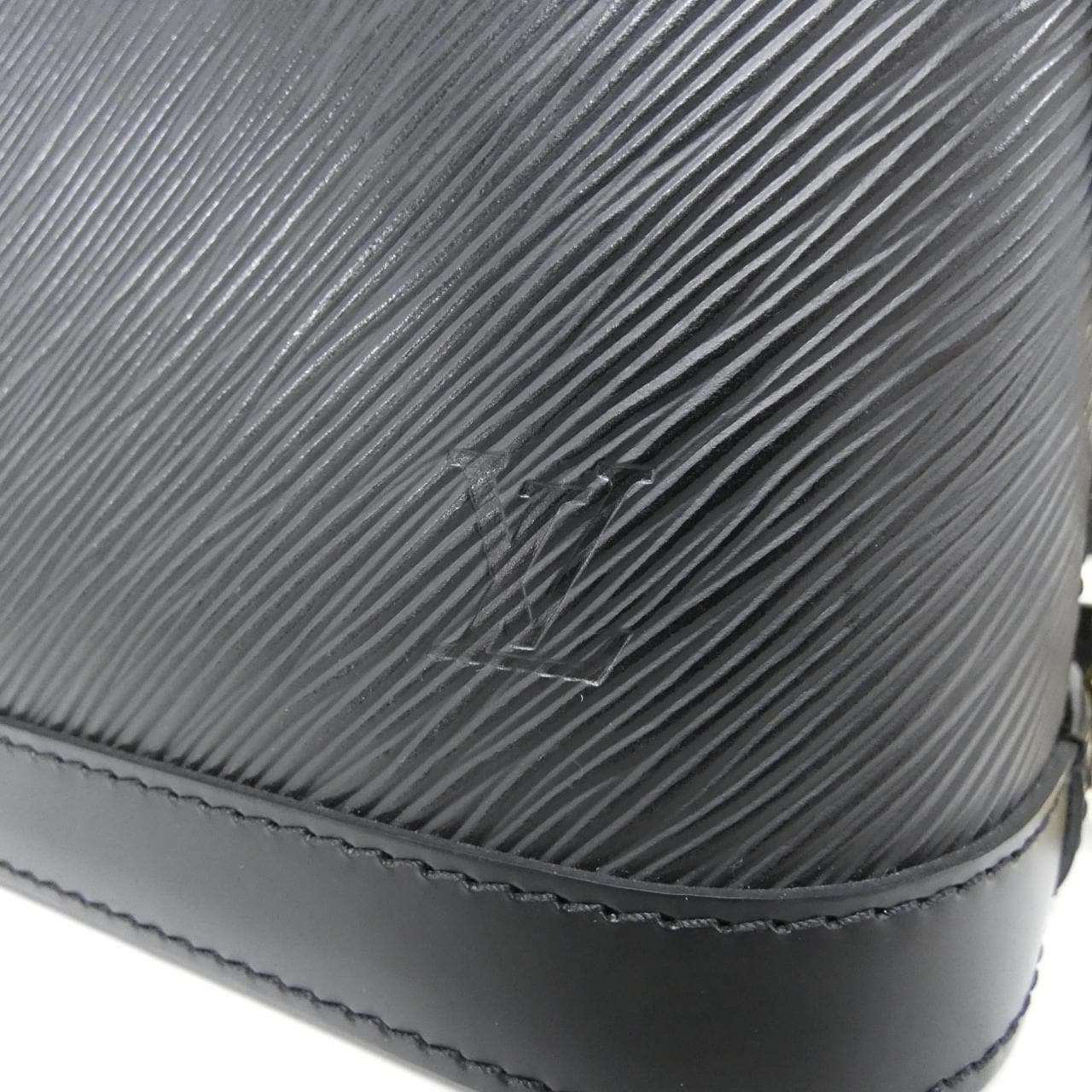 ルイヴィトン エピ アルマ MINI チェーン M51405 ショルダーバッグ