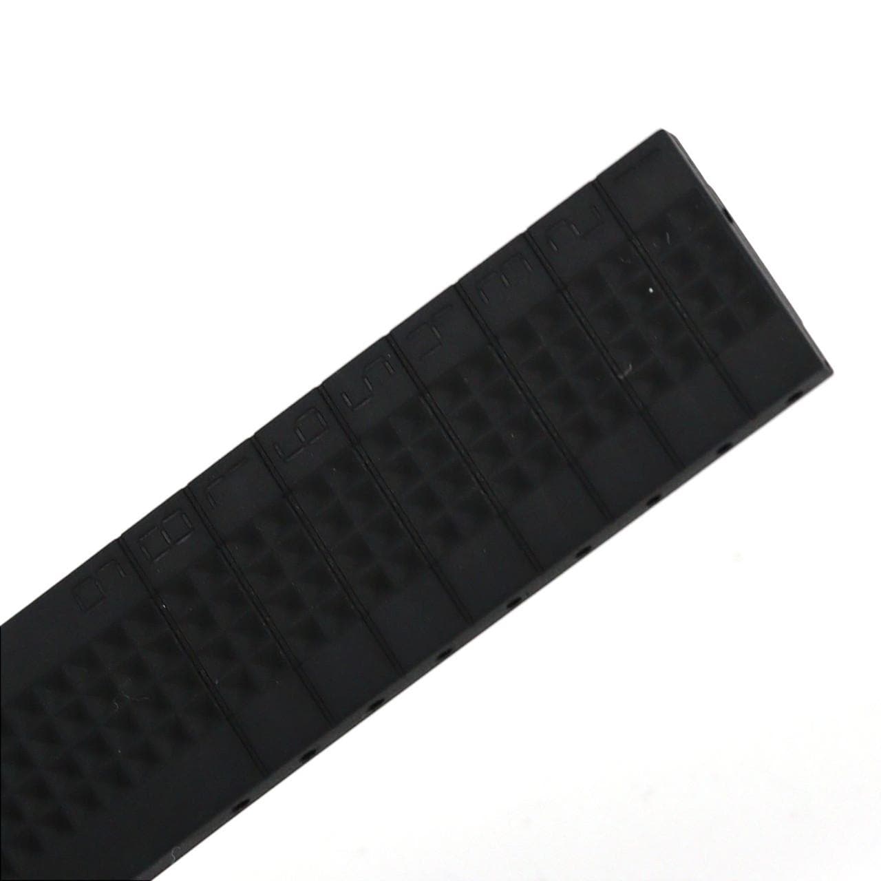【新品】オメガ スピードマスタースペースマスター Z-33 325.92.43.79.01.001 TI クォーツ