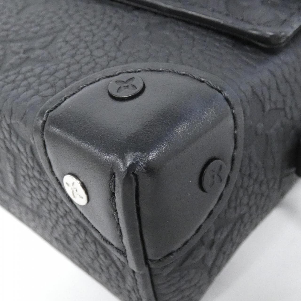 ルイヴィトン トリヨン モノグラム スティーマー ウエアラブル ウォレット M81746 ショルダーバッグ