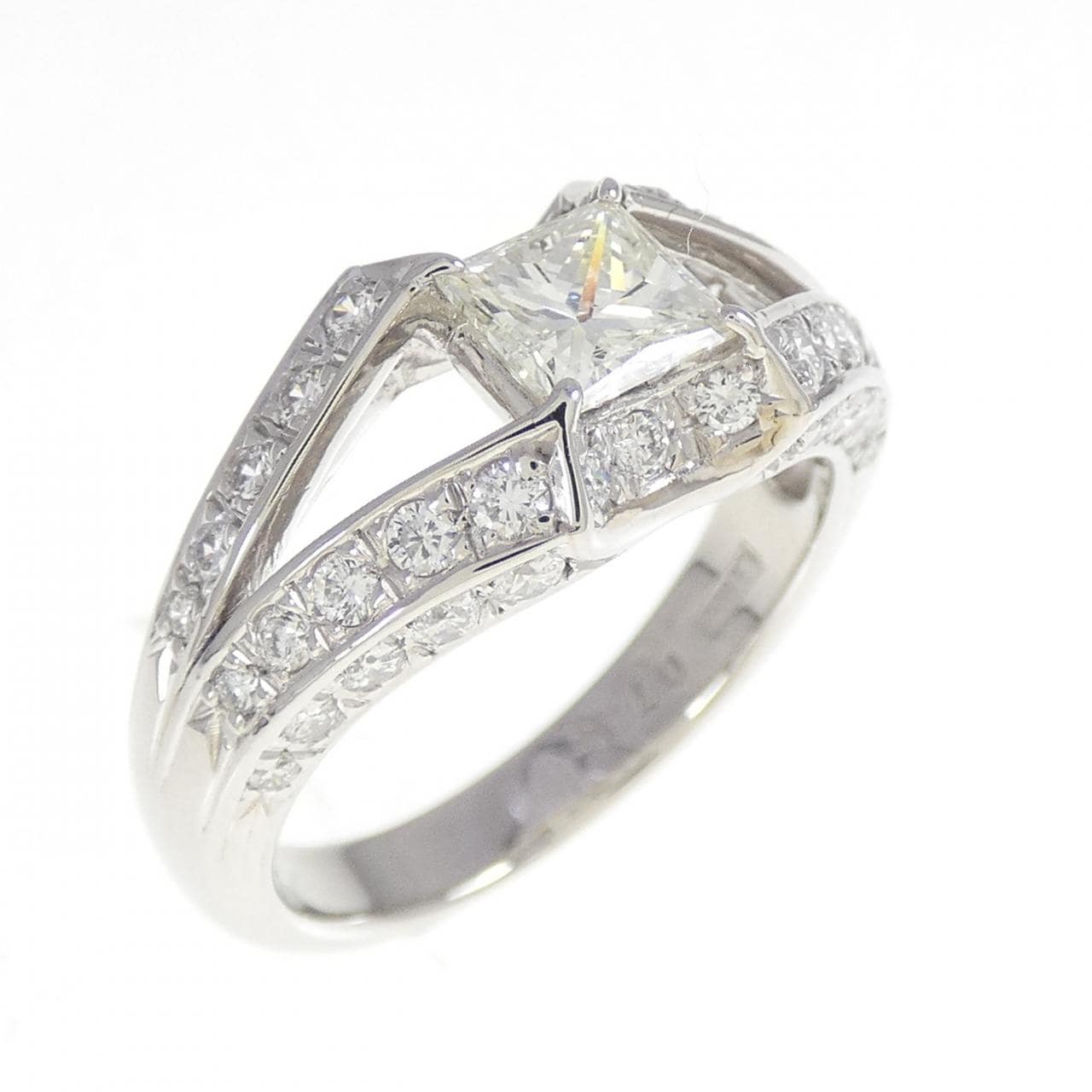 PT900 ダイヤモンド リング 0.733CT