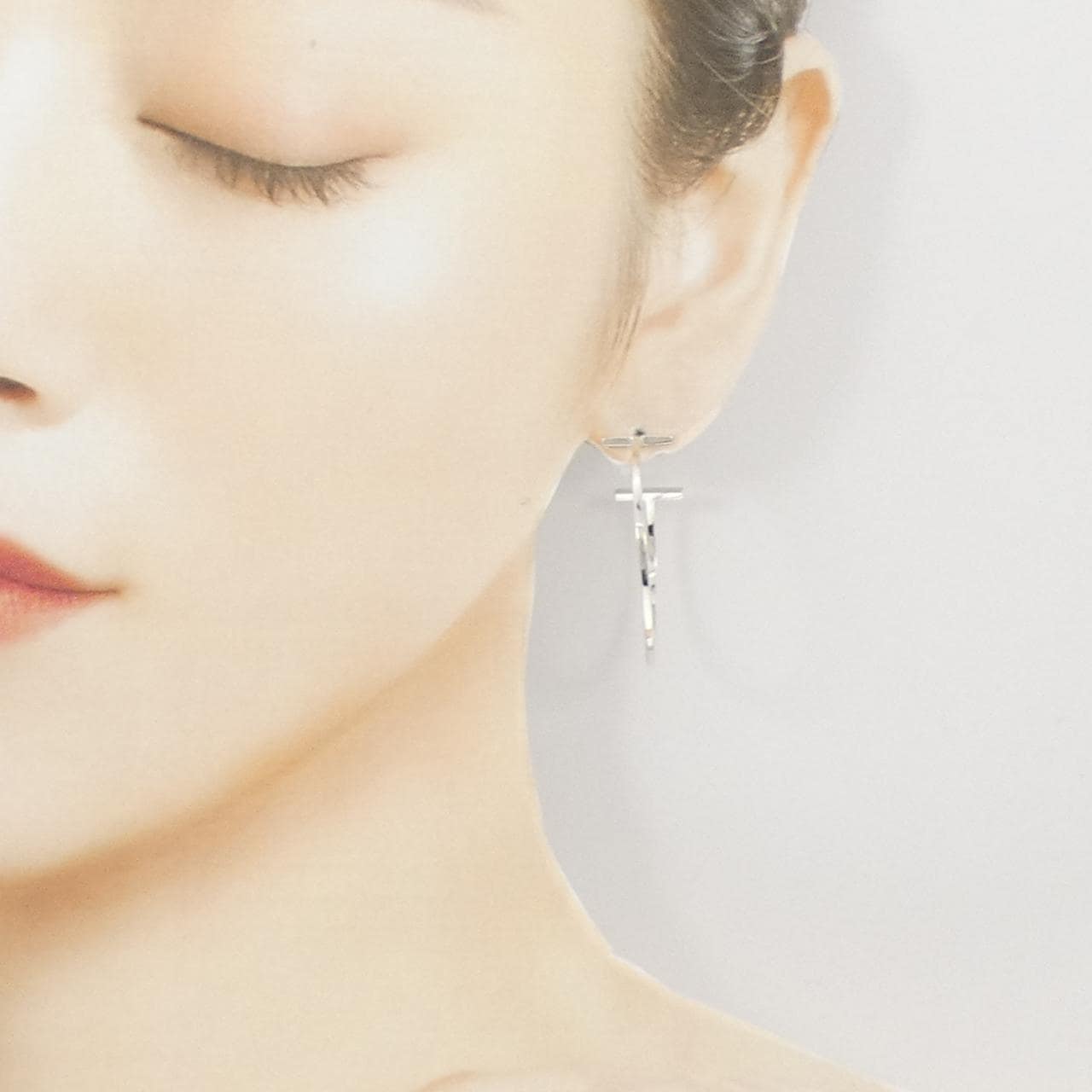 ティファニー Tワイヤー フープ ラージ ピアス