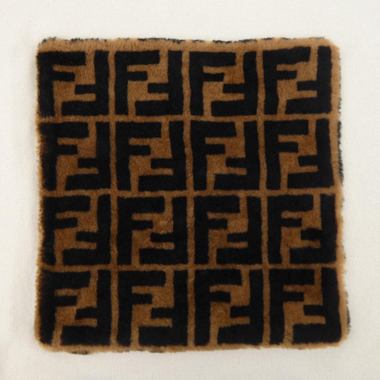 フェンディ FENDI FFプリントシアリングアップリケ FXT252 A20H MUFFLER