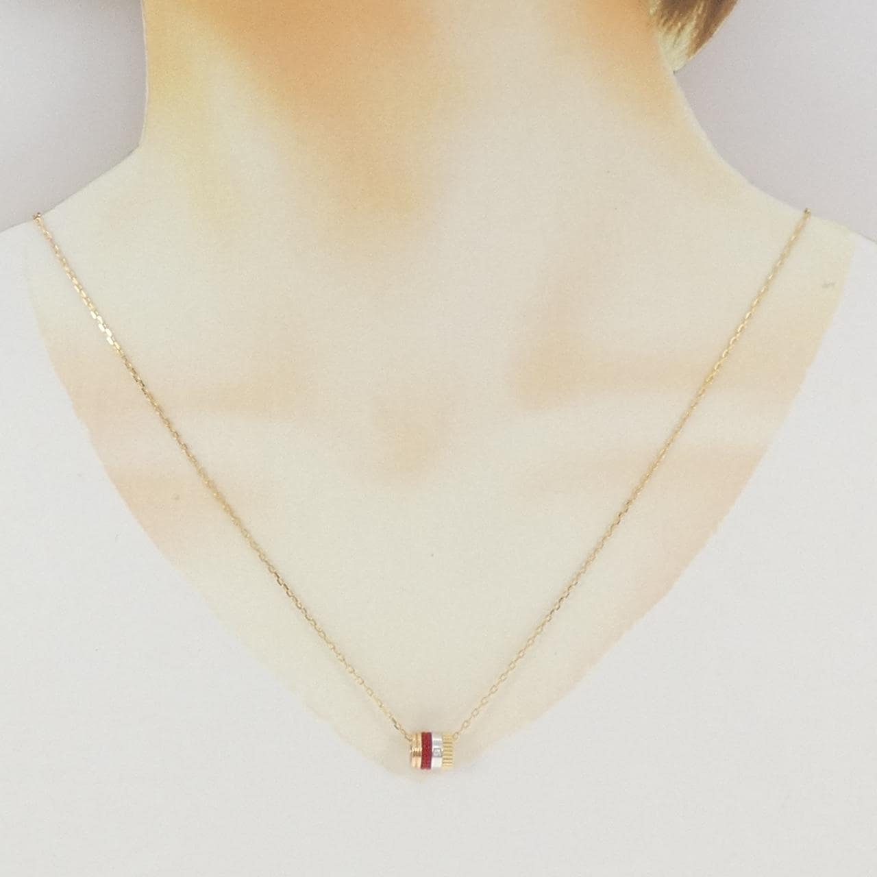 ブシュロン キャトル レッド スモール ネックレス