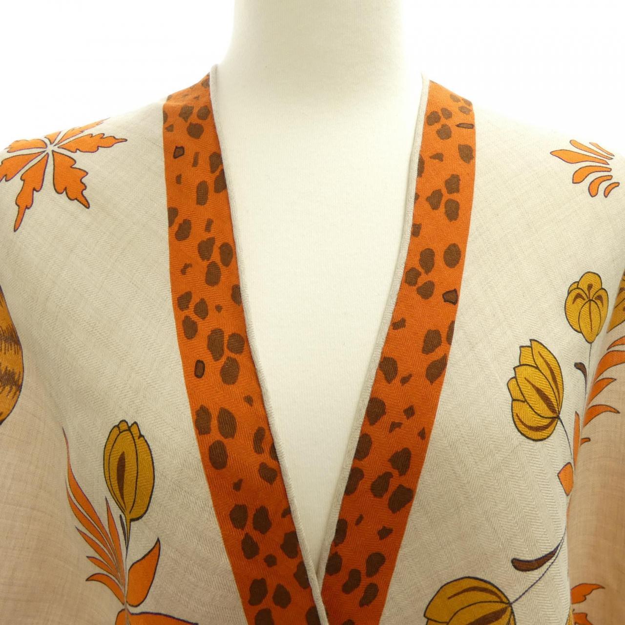 エルメス HERMES LES LEOPARDS H362953S トライアングルジェアン ショール