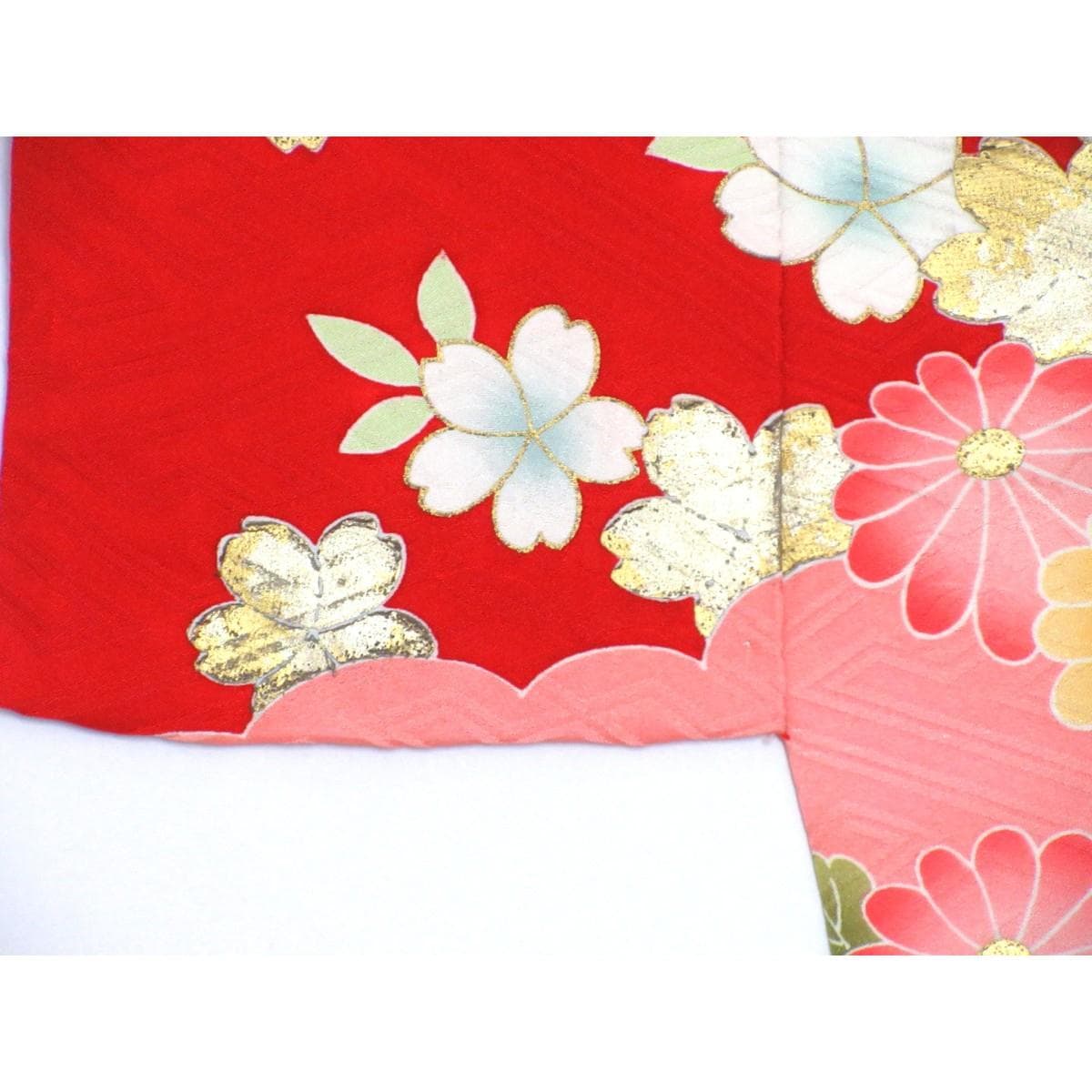 振袖　友禅金彩加工　刺繍入り