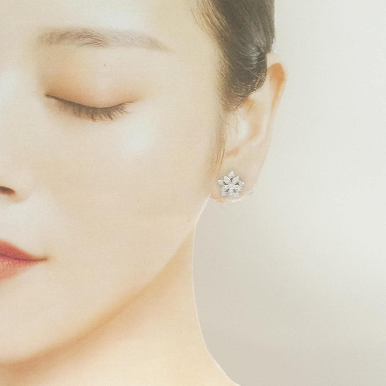 ヴァンクリーフ&アーペル ロータス ミニ ピアス