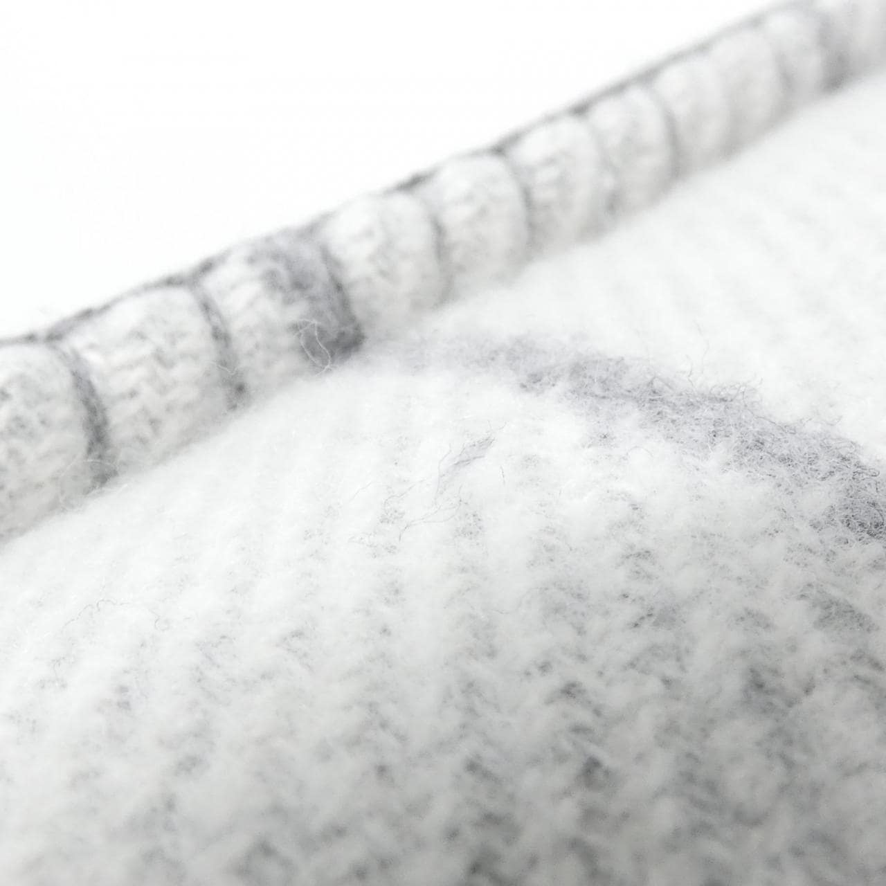 エルメス アヴァロン3 52×52 102666M クッション