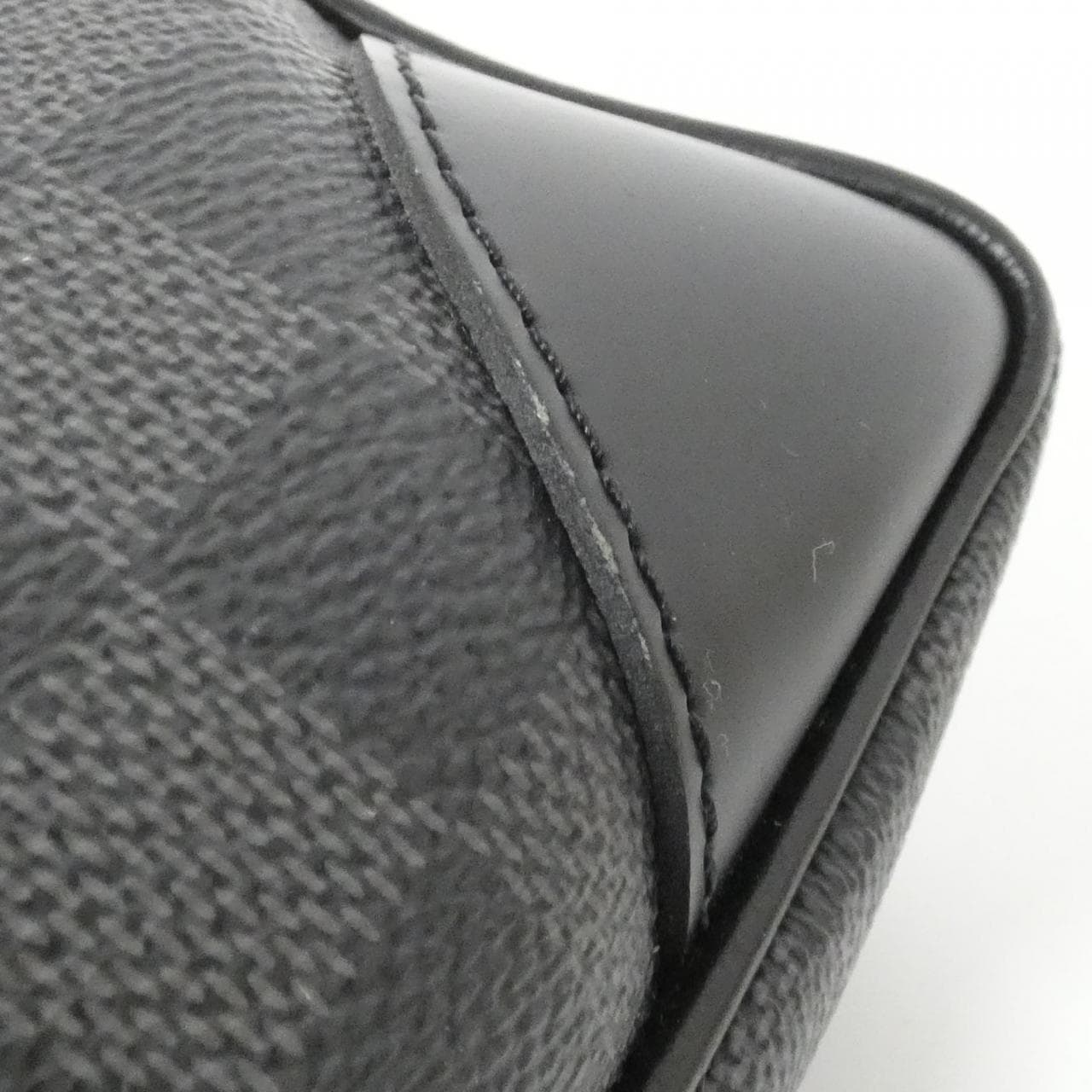 ルイヴィトン ダミエ グラフィット ポルト ドキュマン ヴォワヤージュ N41125 バッグ