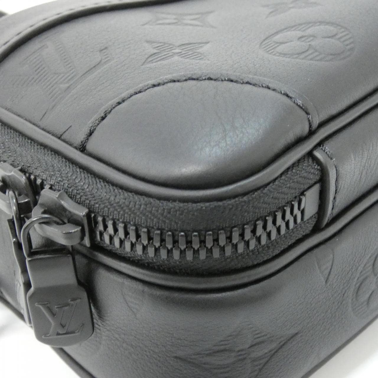 LOUIS VUITTON Monogram Shadow Alpha 可穿戴钱包 M82544 单肩包