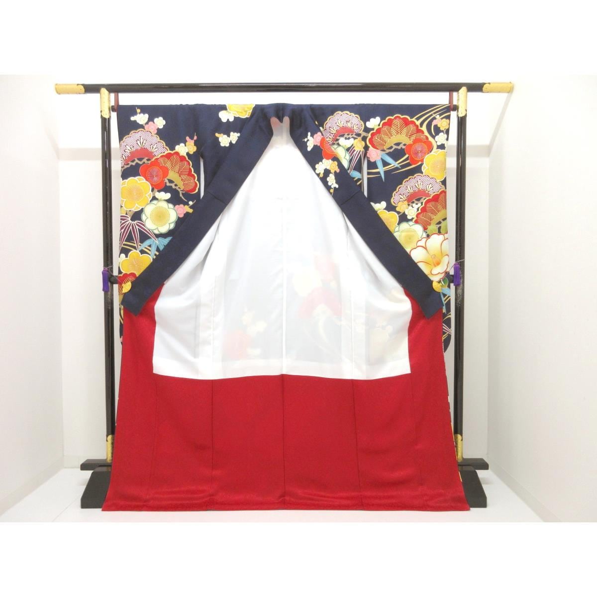 振袖　友禅金彩加工　刺繍入り