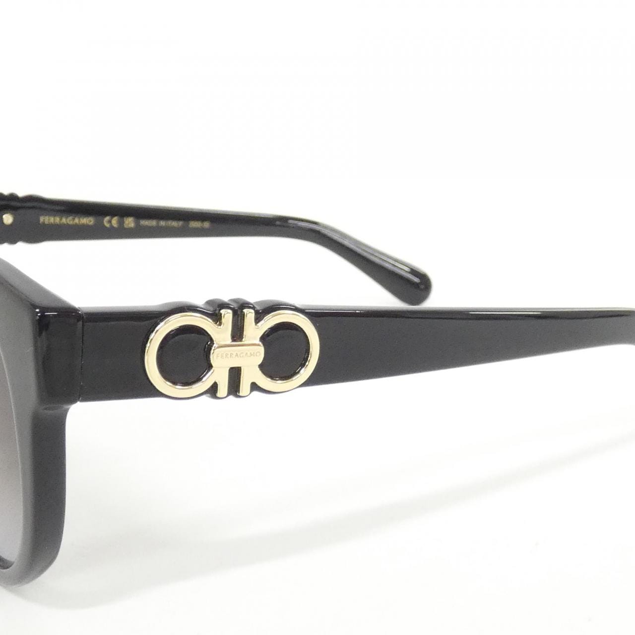 【新品】サルヴァトーレフェラガモ SF2052SLBK サングラス