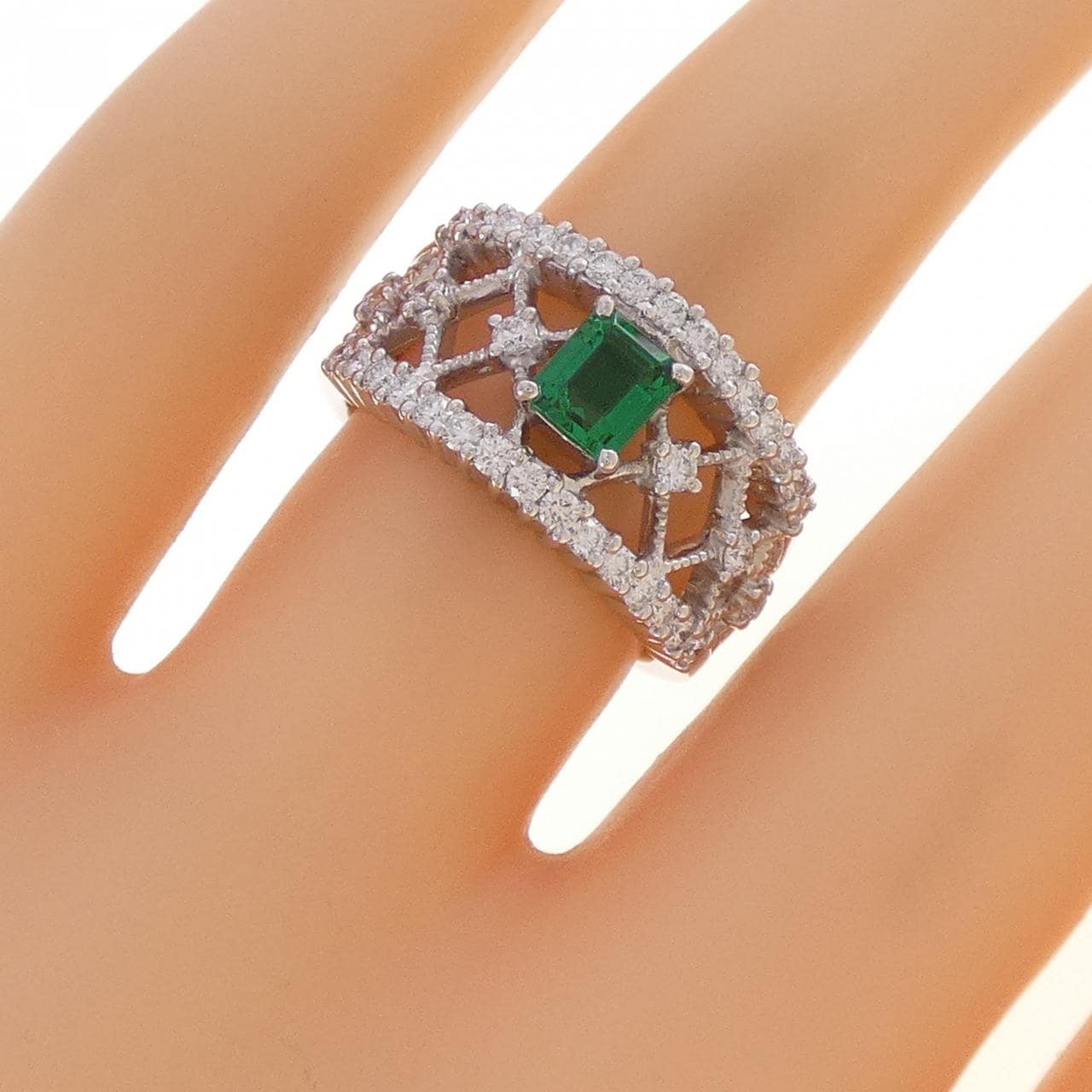 PT900 エメラルド リング 0.34CT