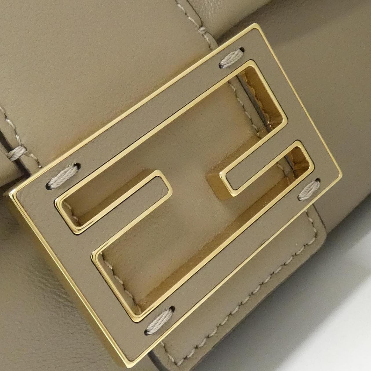 フェンディ マンマ バゲット ミディアム 8BR833 AQ0D ショルダーバッグ