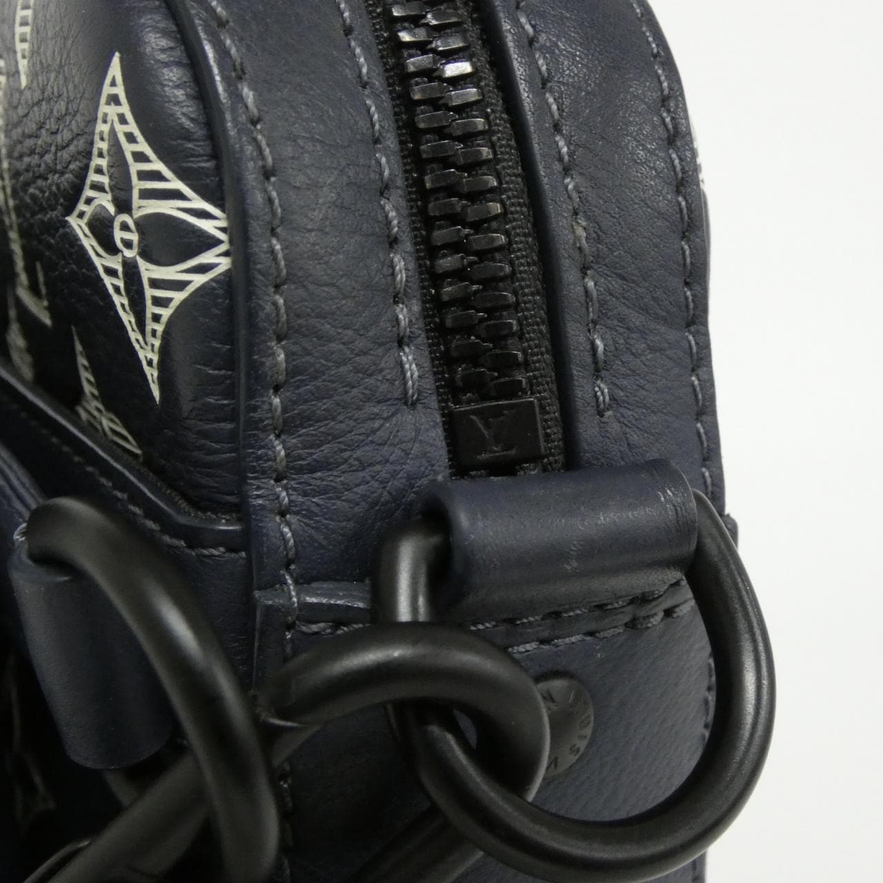 ルイヴィトン モノグラム シャドウ トリオ メッセンジャー M24753 ショルダーバッグ