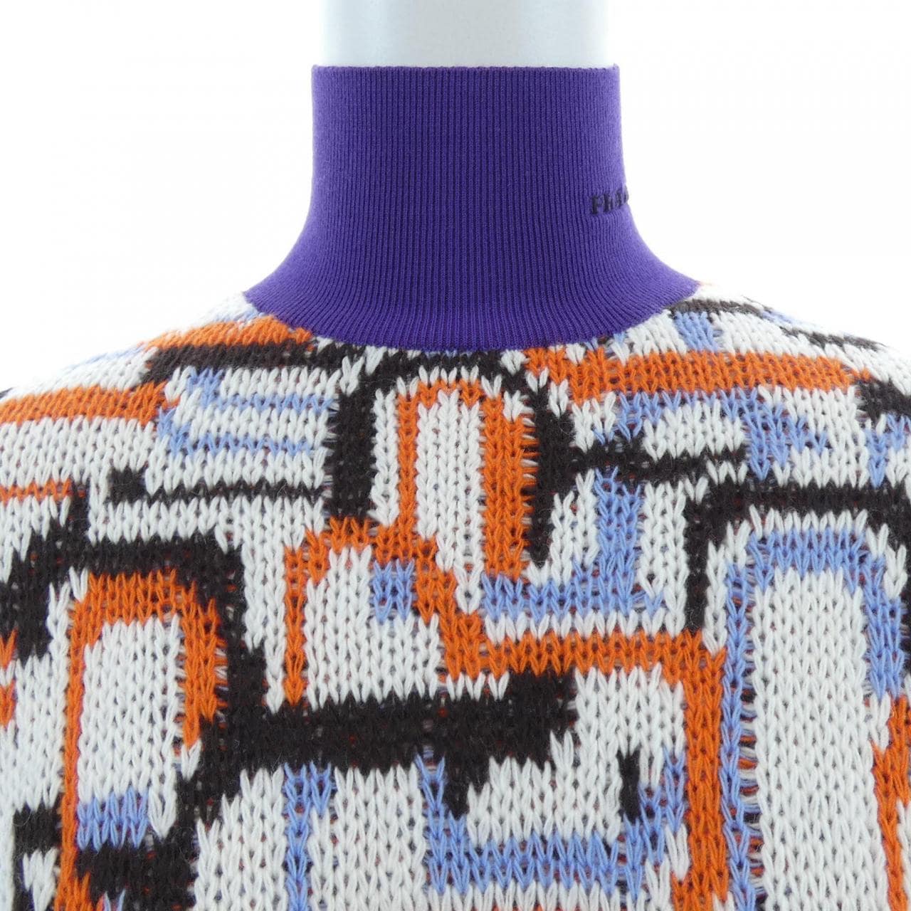 プラダ PRADA P26474 S222 114C ニット