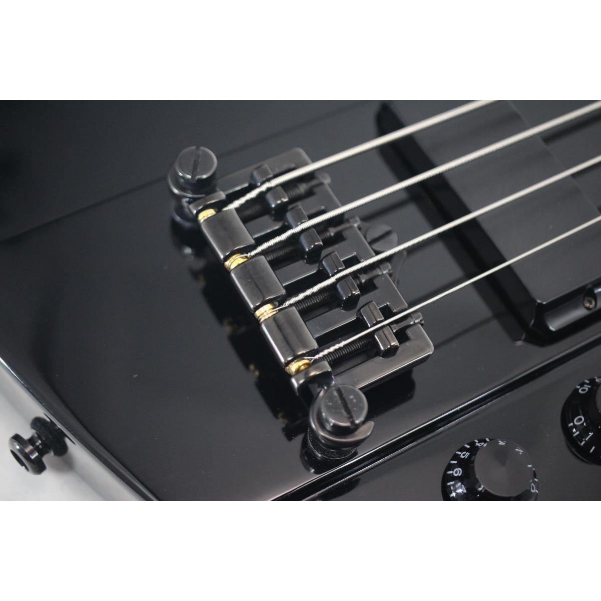 ＥＰＩＰＨＯＮＥ　　ＬＴＤ　ＴＨＵＮＤＥＲＢＩＲＤ　ＩＶ