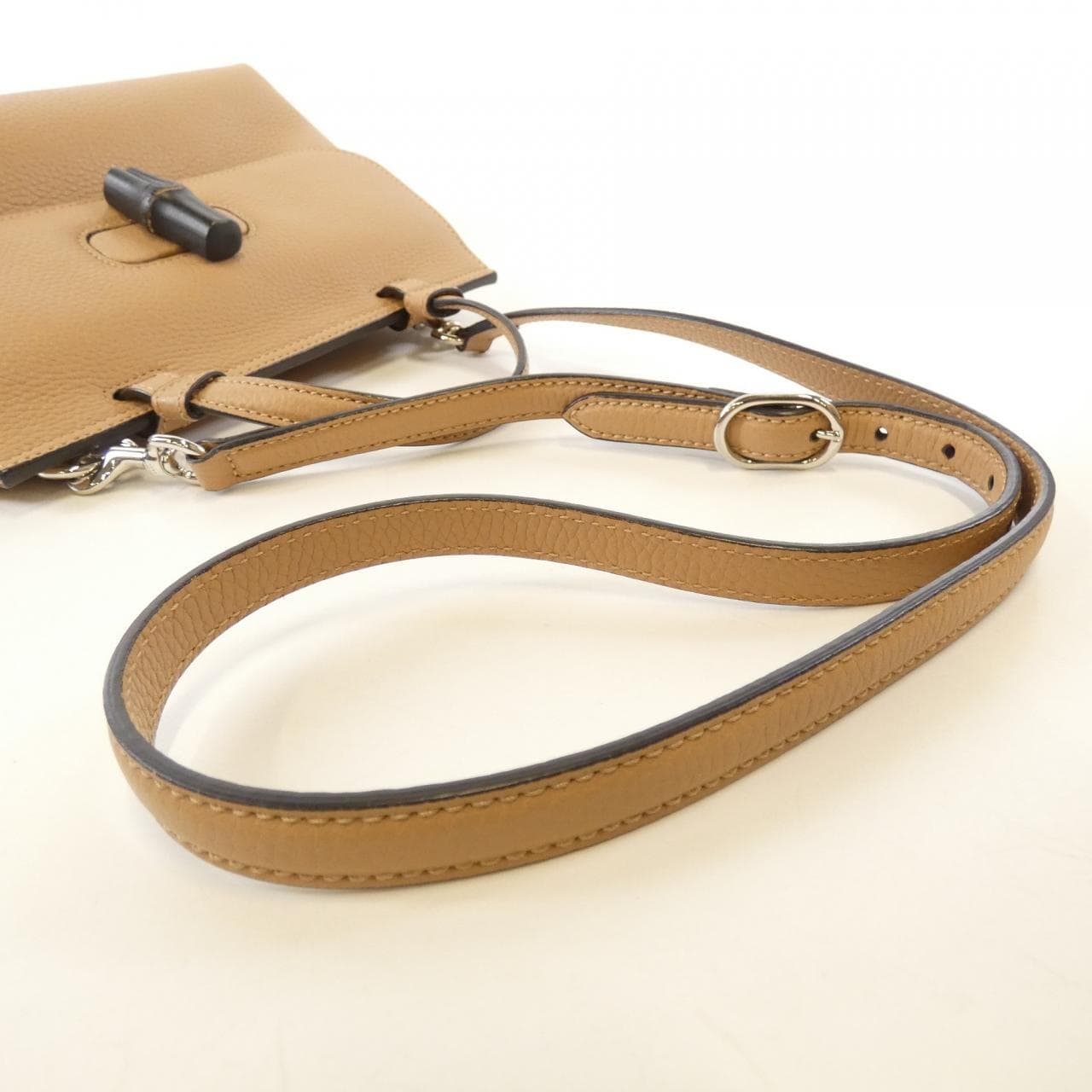 グッチ 370831 A7M0N バッグ