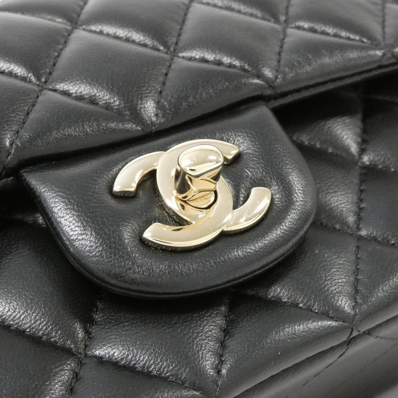 CHANEL AS2431 bag