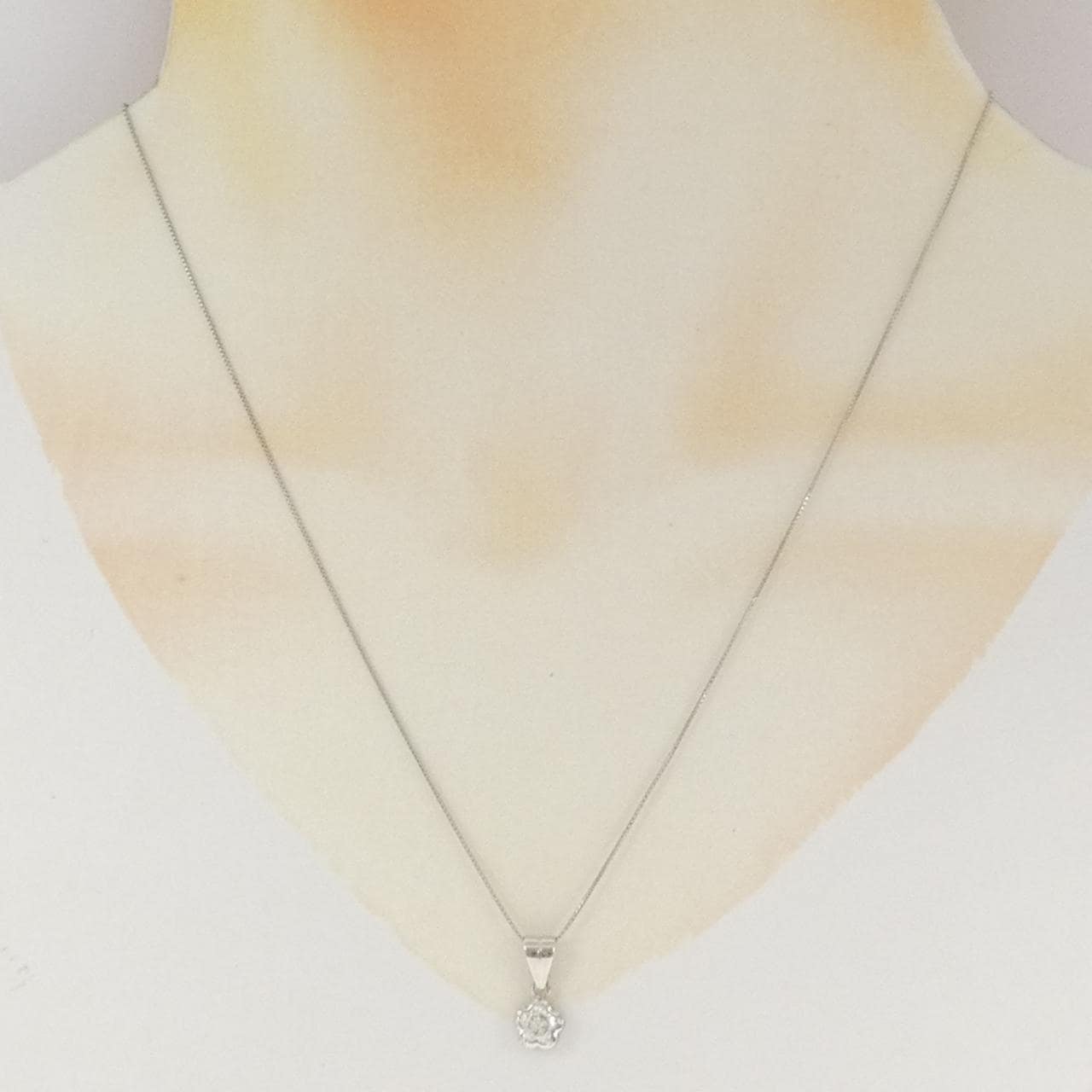 PT900/PT850 フラワー ダイヤモンド ネックレス 0.33CT
