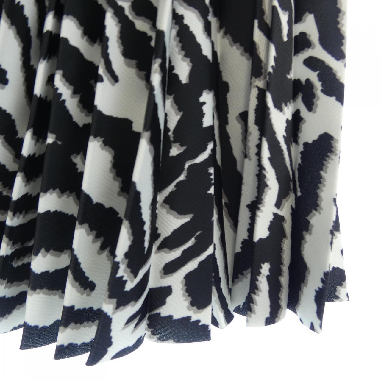 カールラガーフェルド Karl Lagerfeld スカート