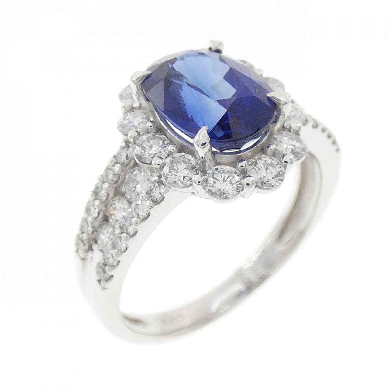 PT900 Sapphire Ring 2.38CT