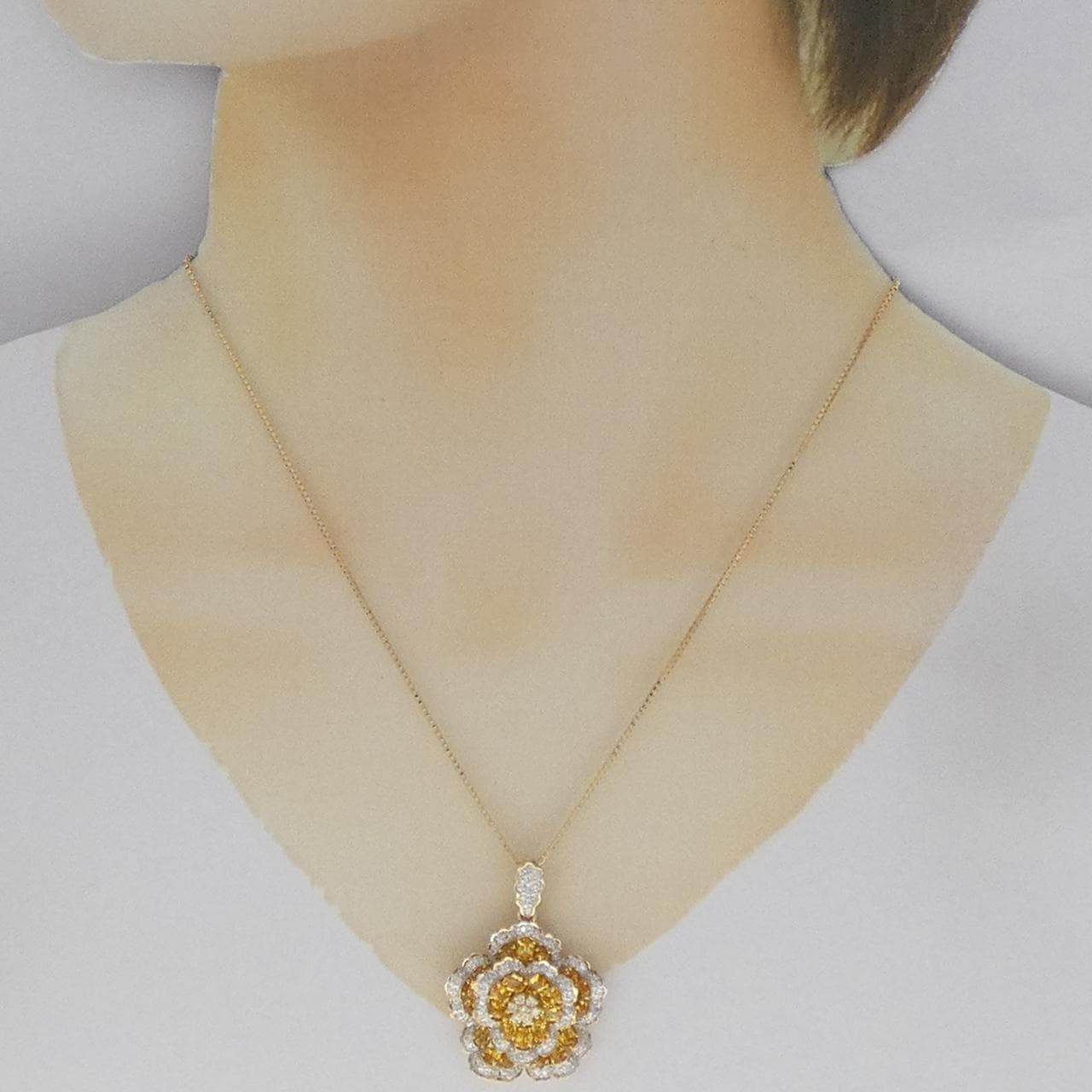 K18YG/K18WG フラワー サファイヤ ネックレス 3.58CT