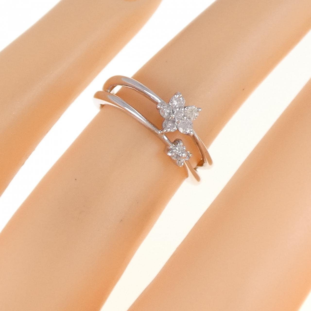 K14WG フラワー ダイヤモンド リング 0.15CT