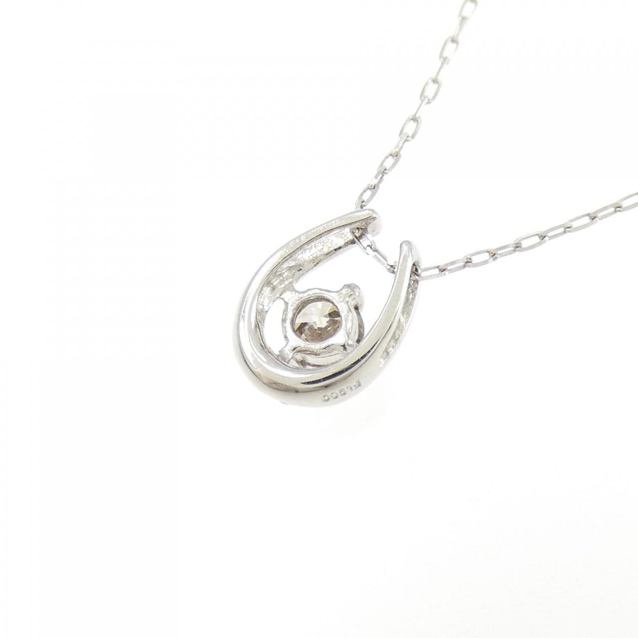 [BRAND NEW] PT Horseshoe Diamond Necklace 0.10CT