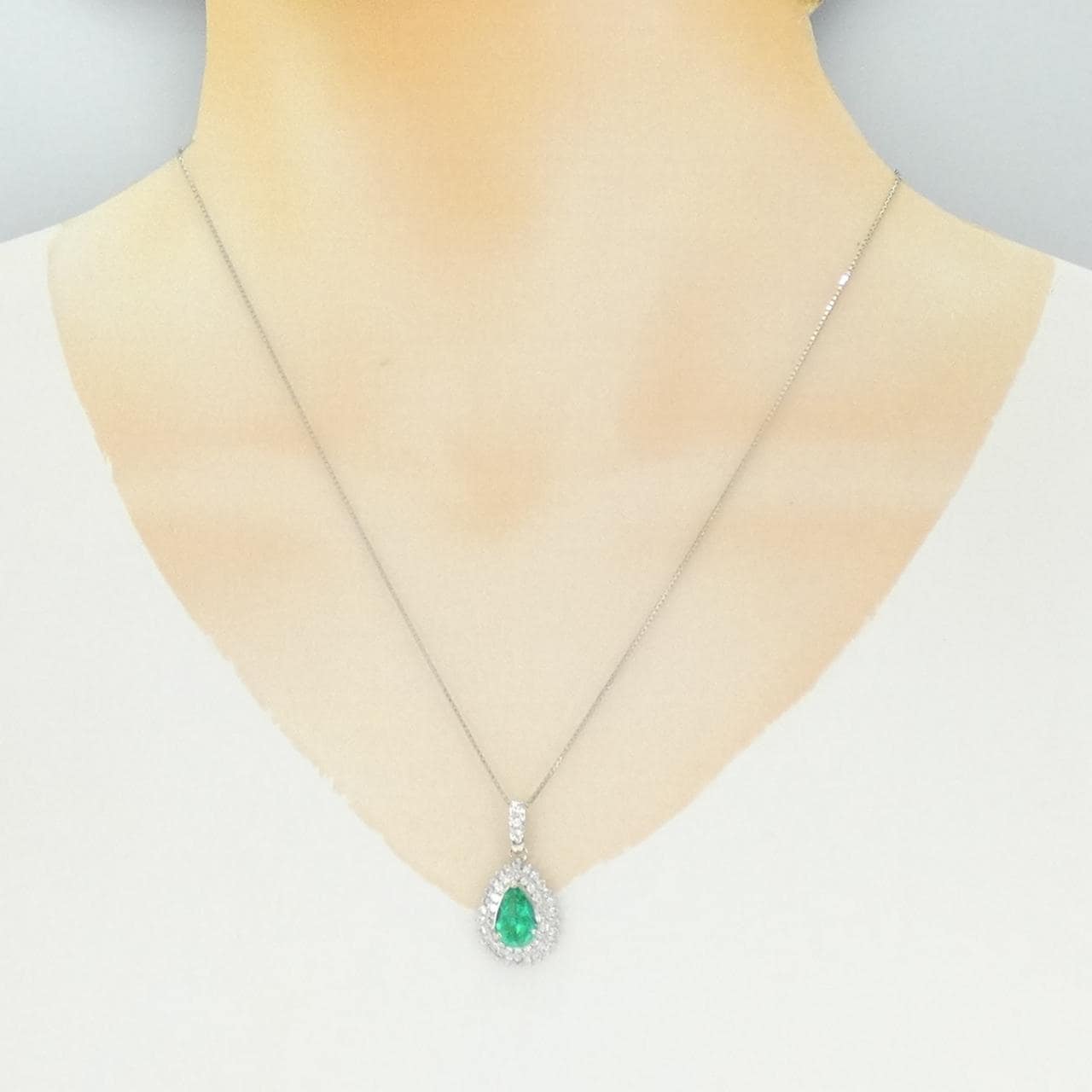 PT900/PT850 エメラルド ネックレス 1.31CT