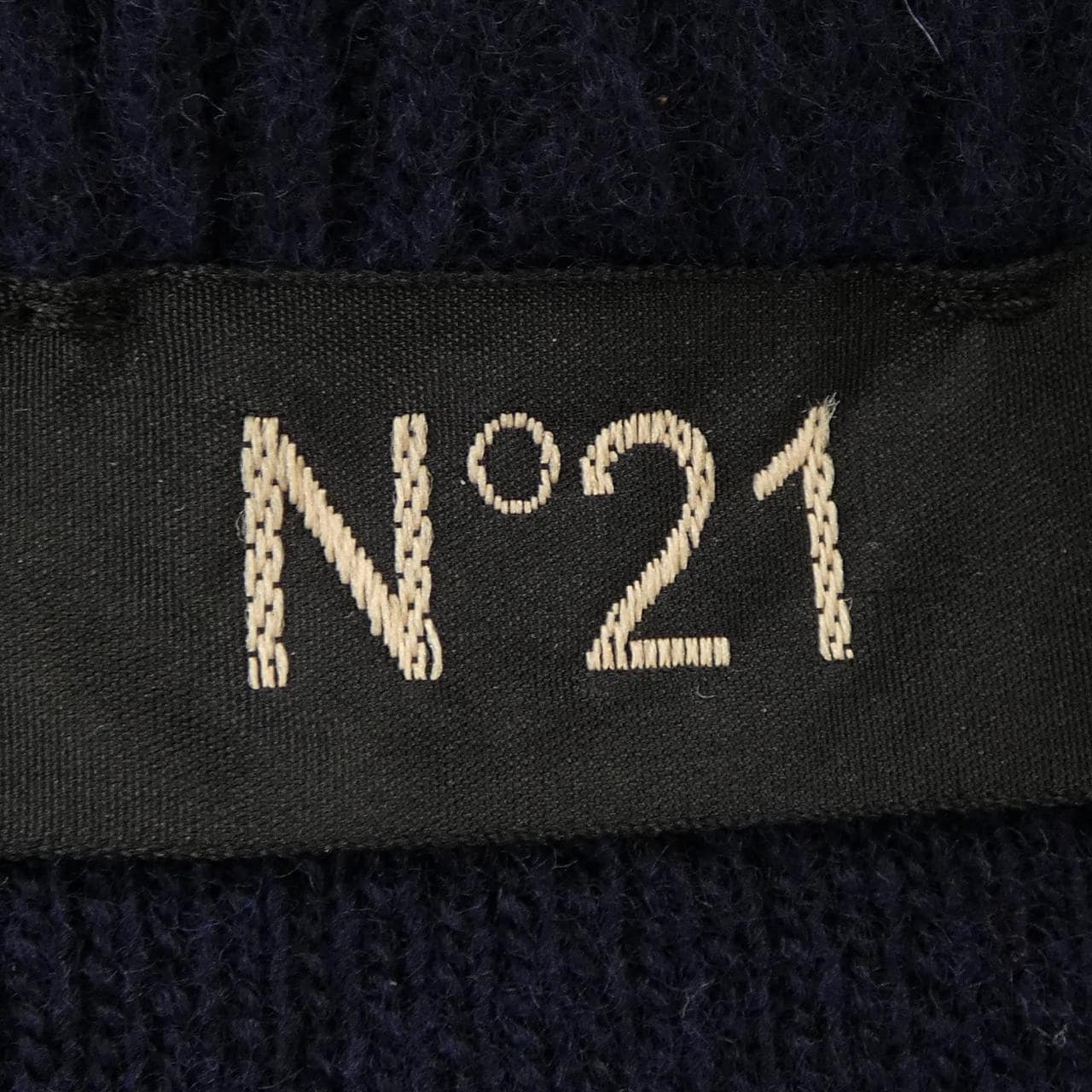 ヌメロヴェントゥーノ N°21 ニット
