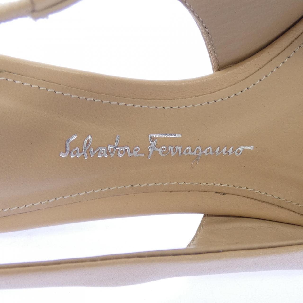 サルヴァトーレフェラガモ SALVATORE FERRAGAMO パンプス