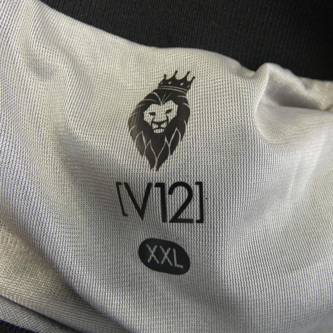 V12 トップス