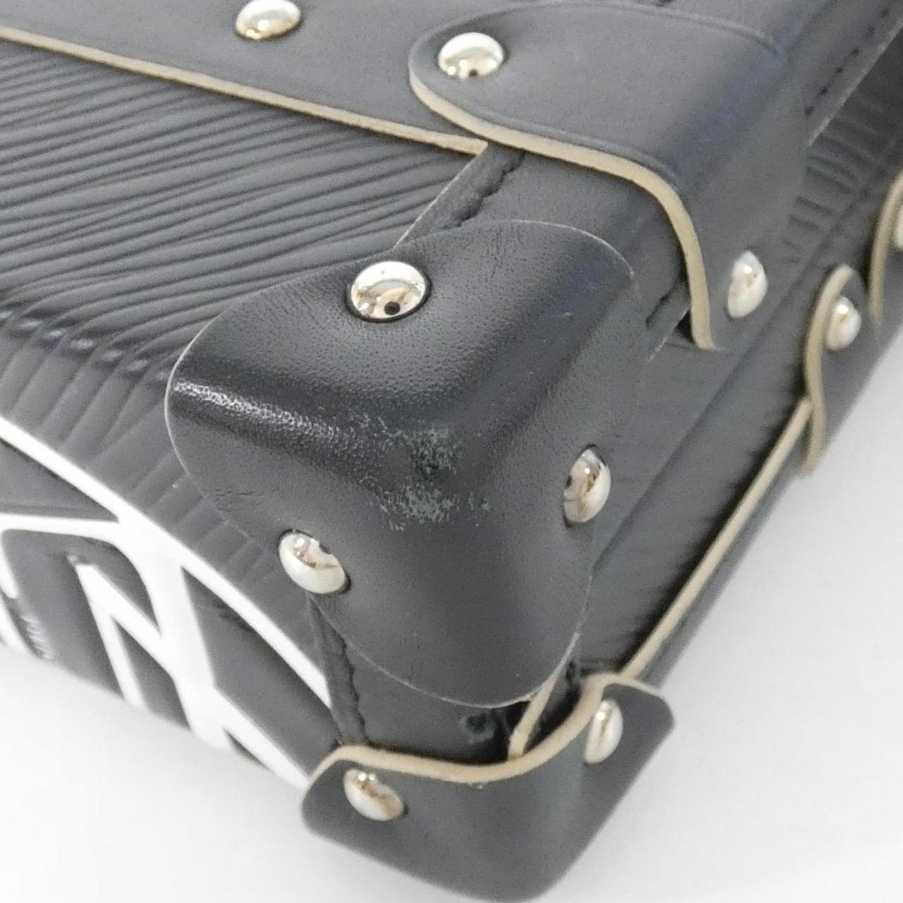 ルイヴィトン エピ(ワールドツアー) プティット マル M52051 ショルダーバッグ