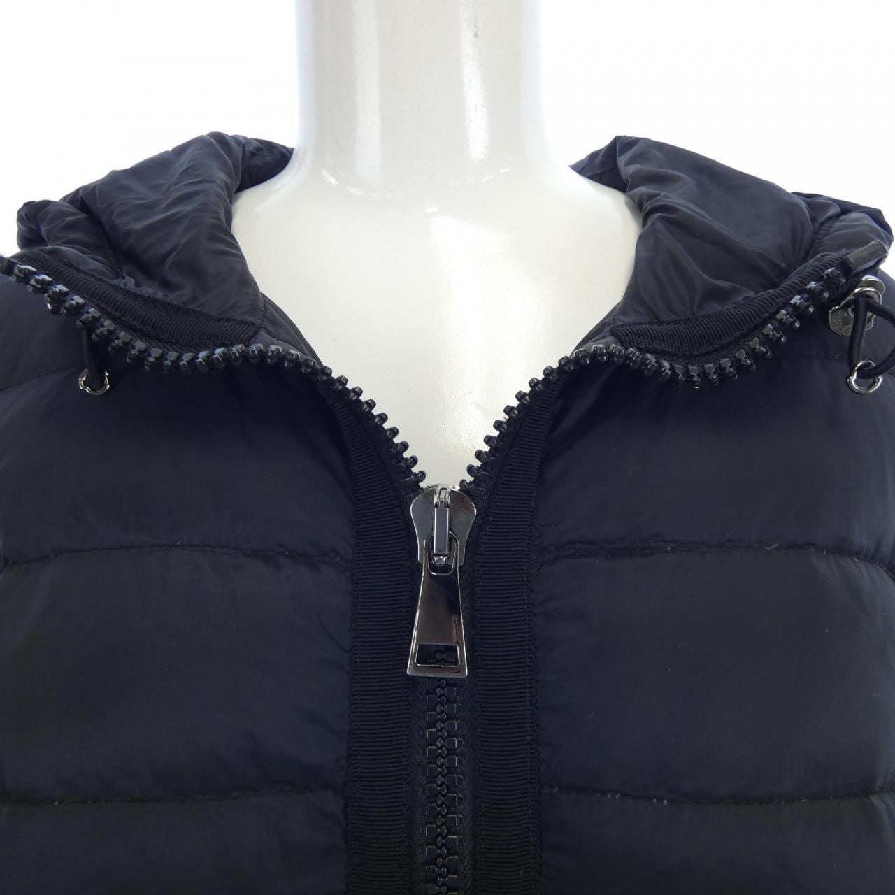 モンクレール MONCLER ダウンジャケット