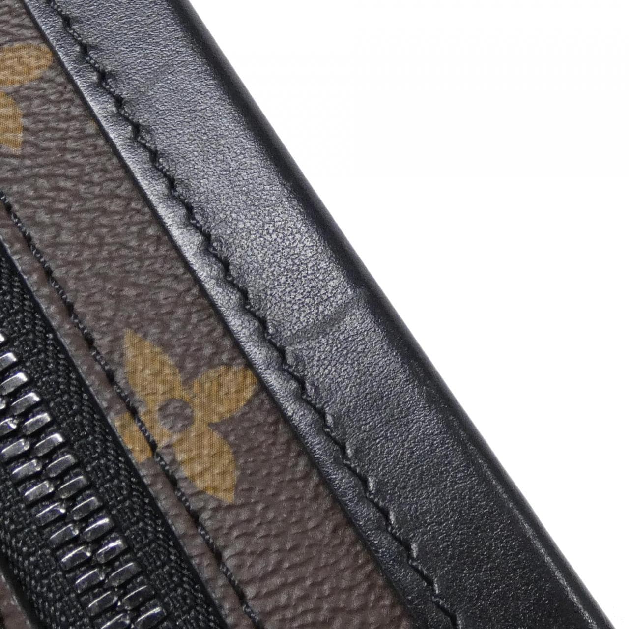 ルイヴィトン モノグラム タフタージュ ヴァーティカル ソフトトランク M45079 ショルダーバッグ