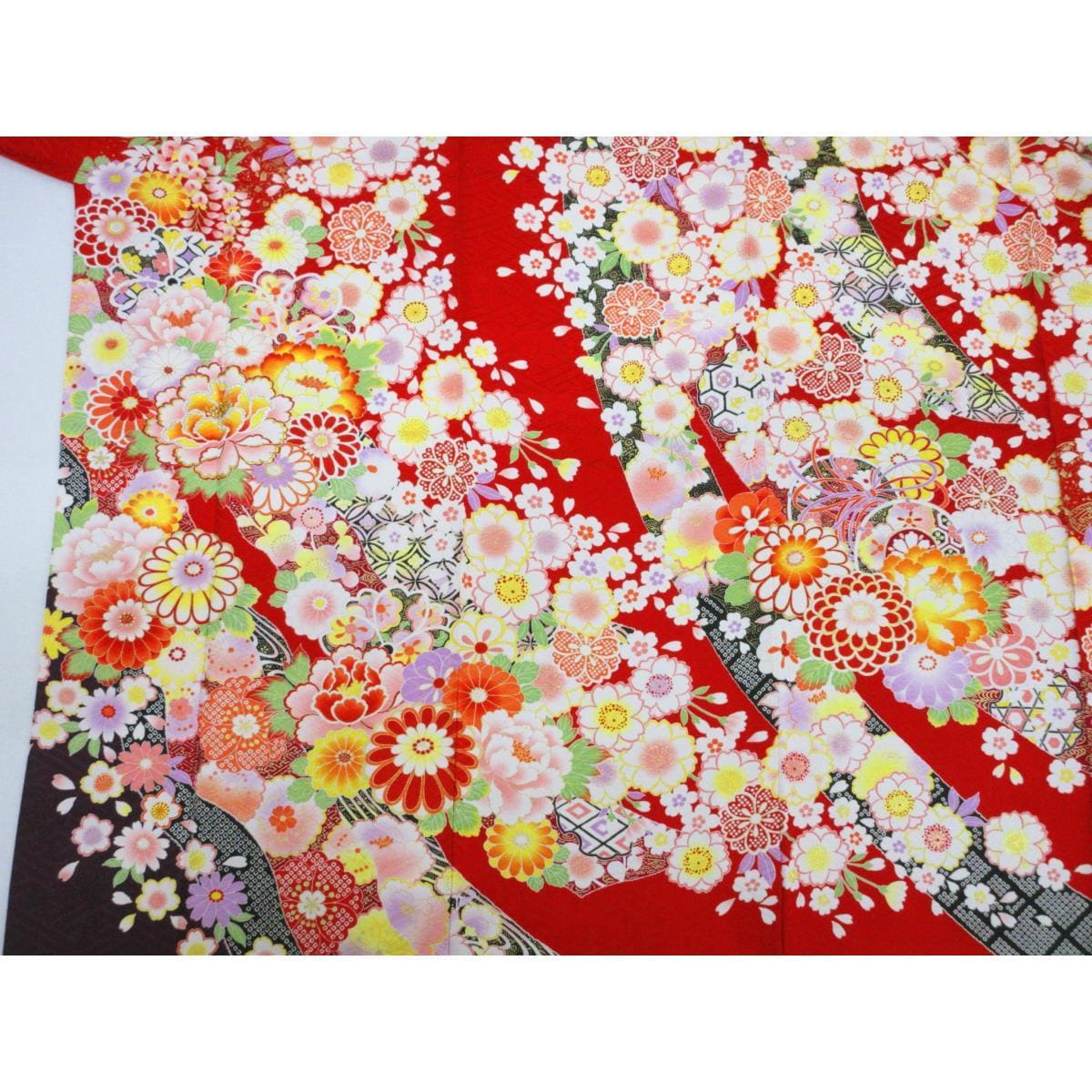 振袖　友禅金彩加工　刺繍入り