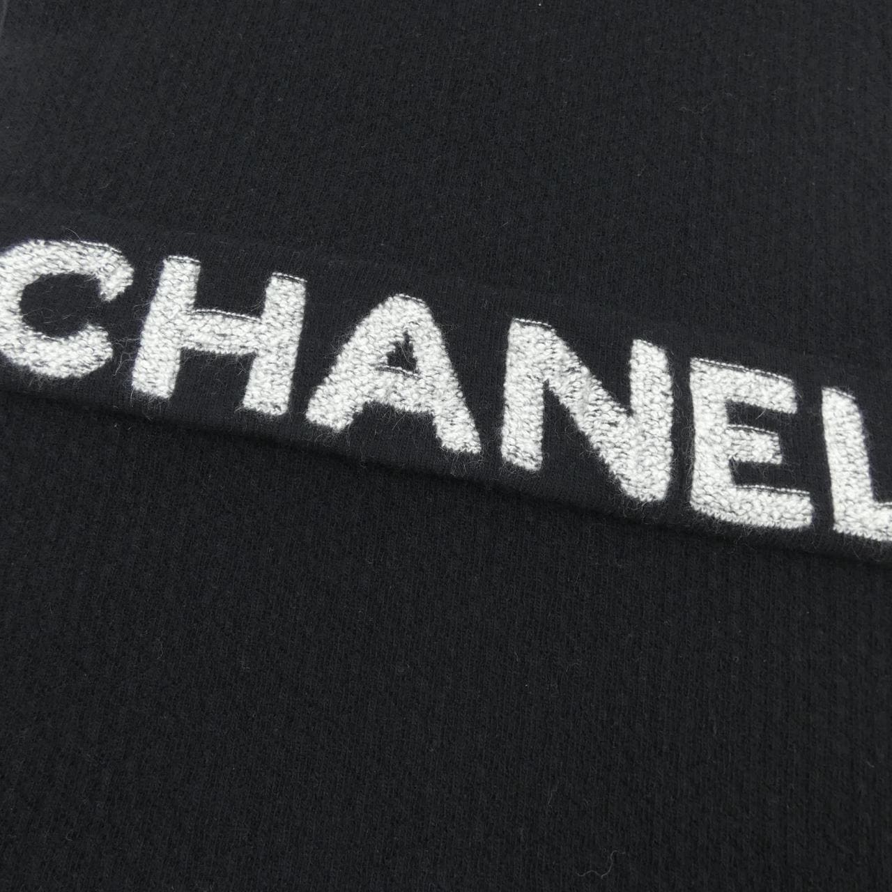CHANEL MUFFLER